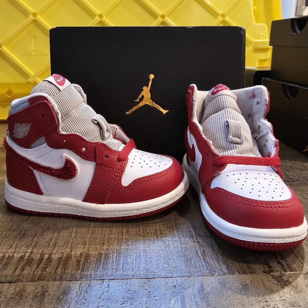 NWT Jordan 1 Retro High Size 6C